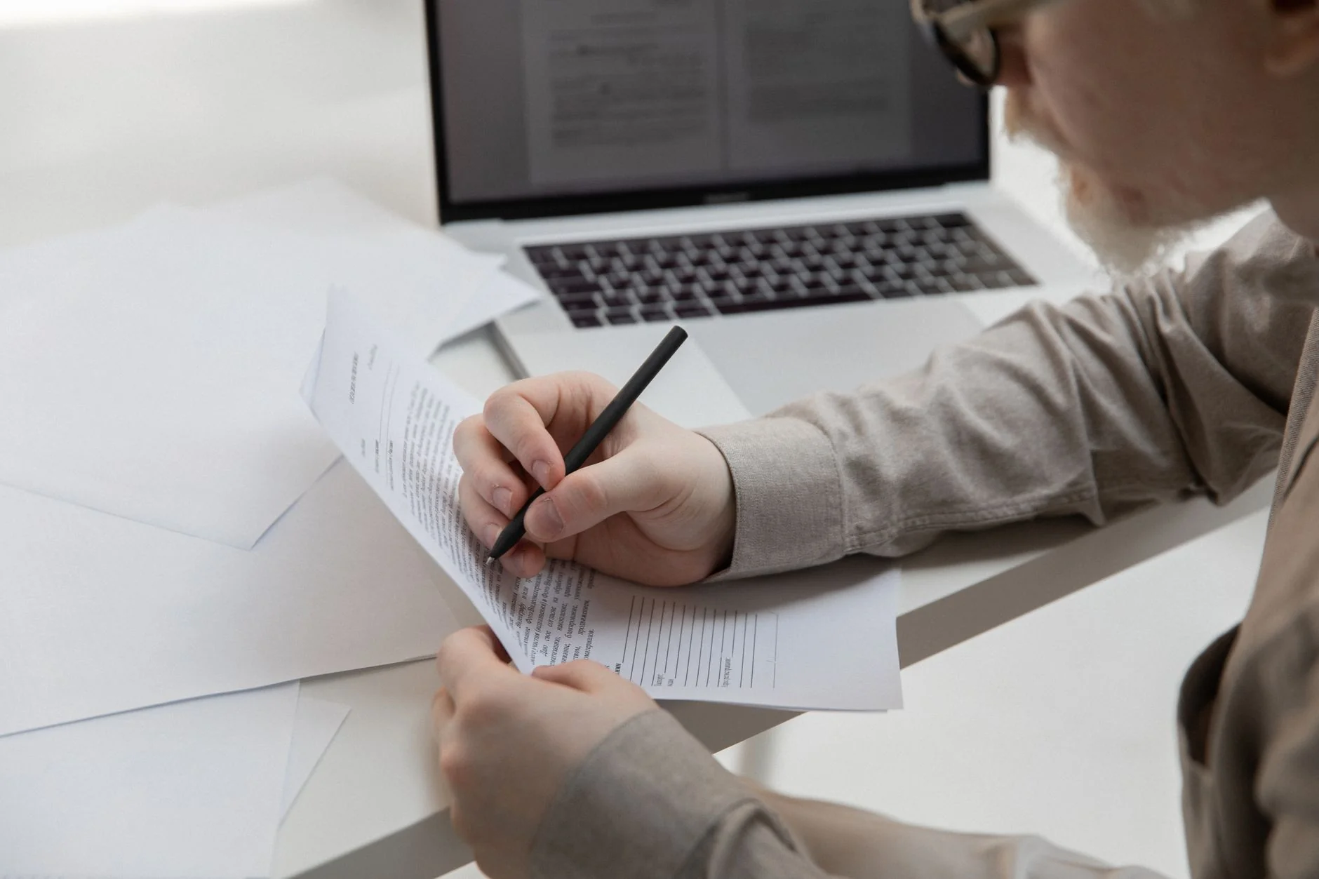 Seven Amazon product title optimization best practices: front-loading, brand first, length, sentence structure, category, prohibited content, test variants.