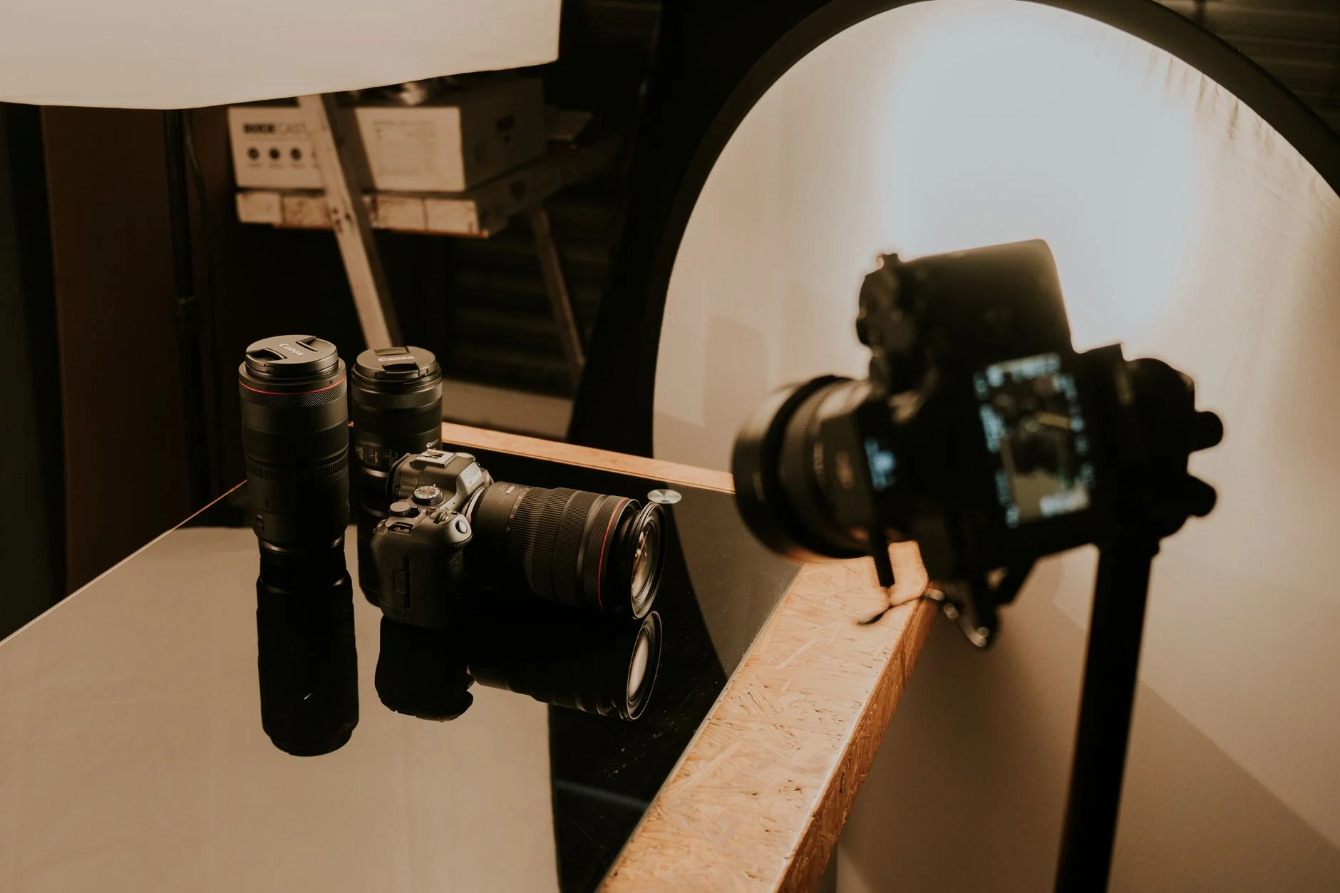 Four paths to create Amazon listing photos: DIY smartphone setup, freelance photographer, in-studio agency, and AI image generation tools.