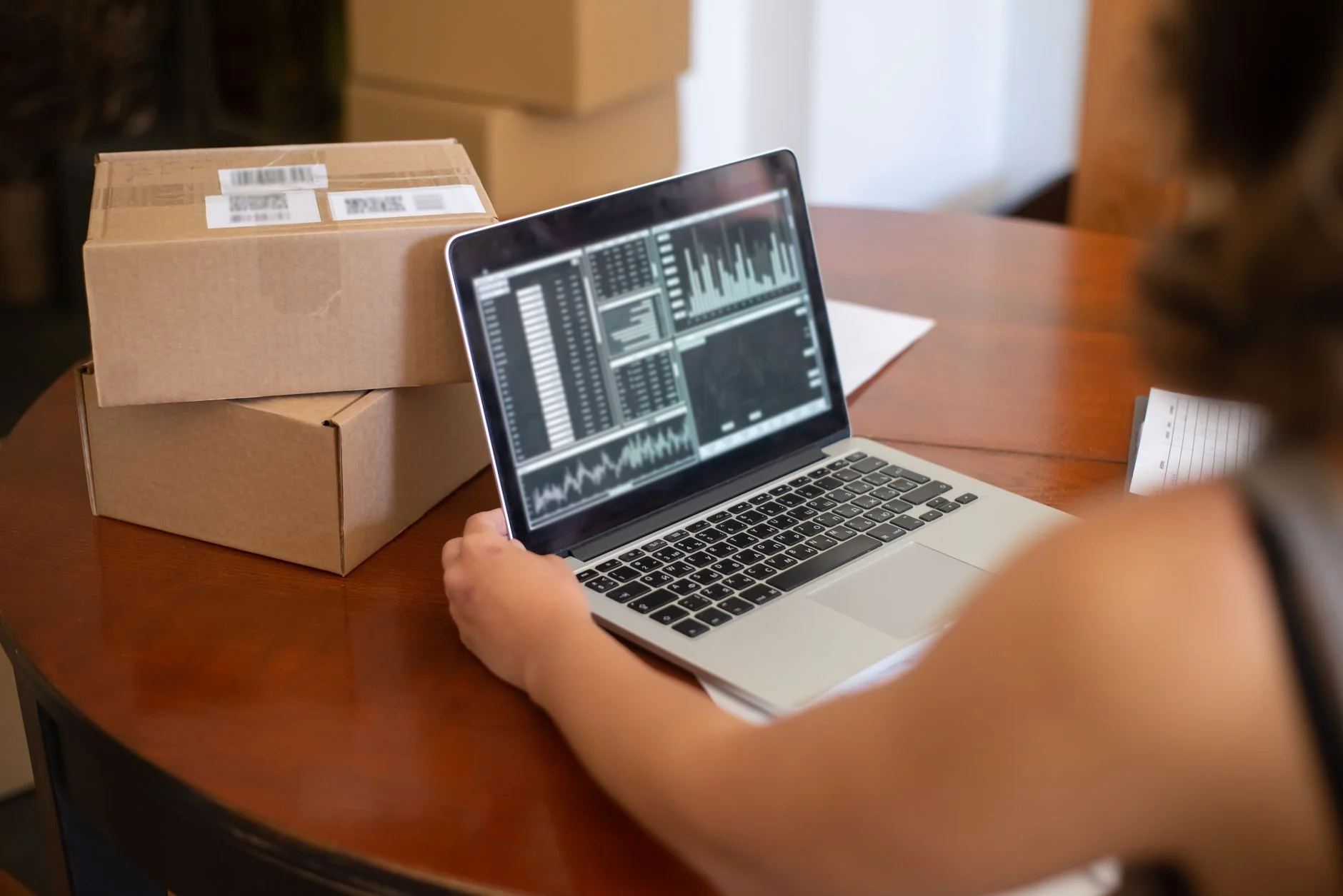 Amazon listing with multiple product variations including color, size, and pack size options.
