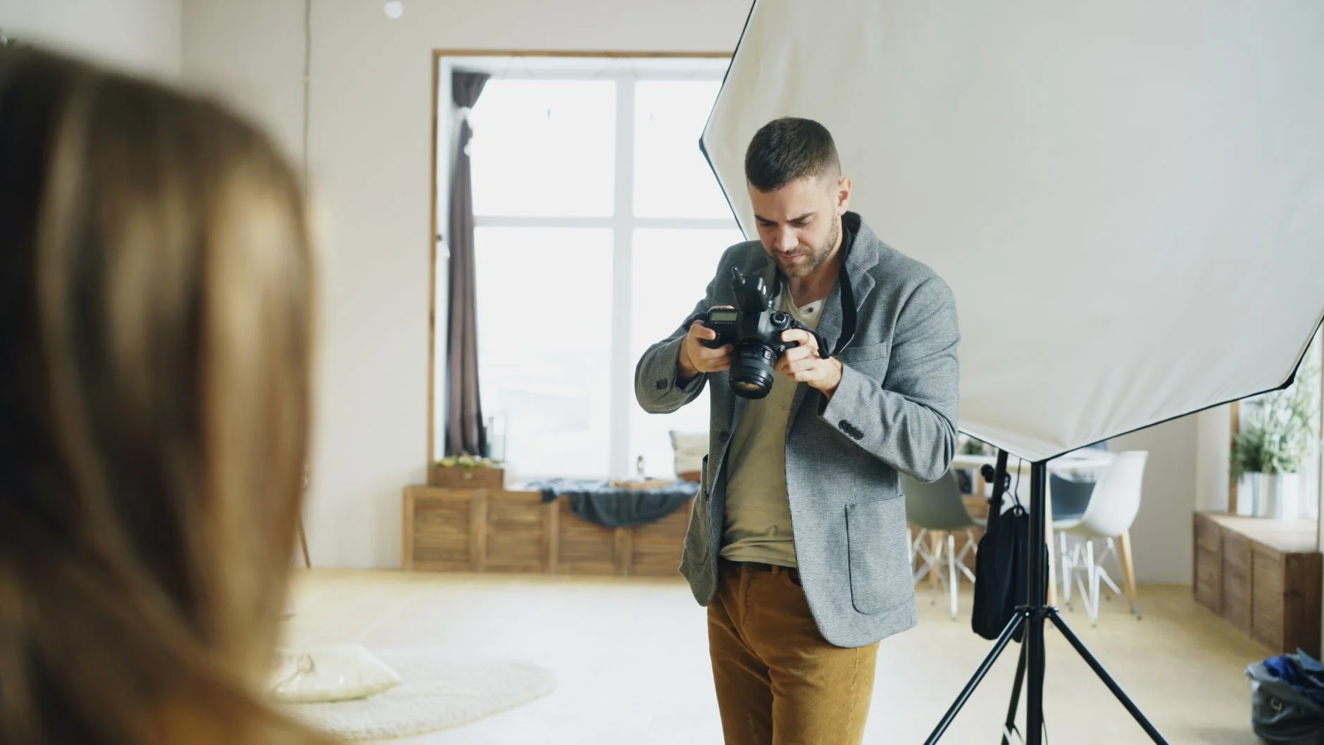 Five-step Amazon product image optimization workflow covering audit, gap-filling, infographic upgrades, A/B testing, and refresh.