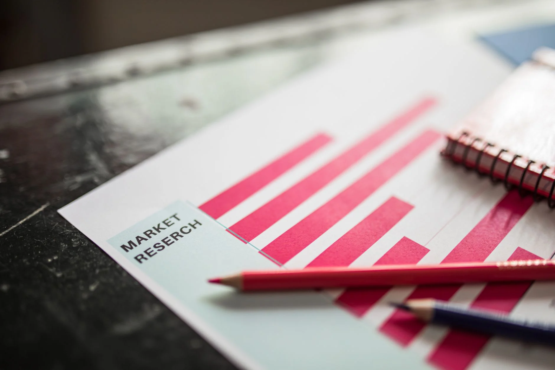 Ten Amazon product listing optimization tips covering title, bullets, images, backend, A+, reviews, ads, refresh, mobile, Search Term Reports.