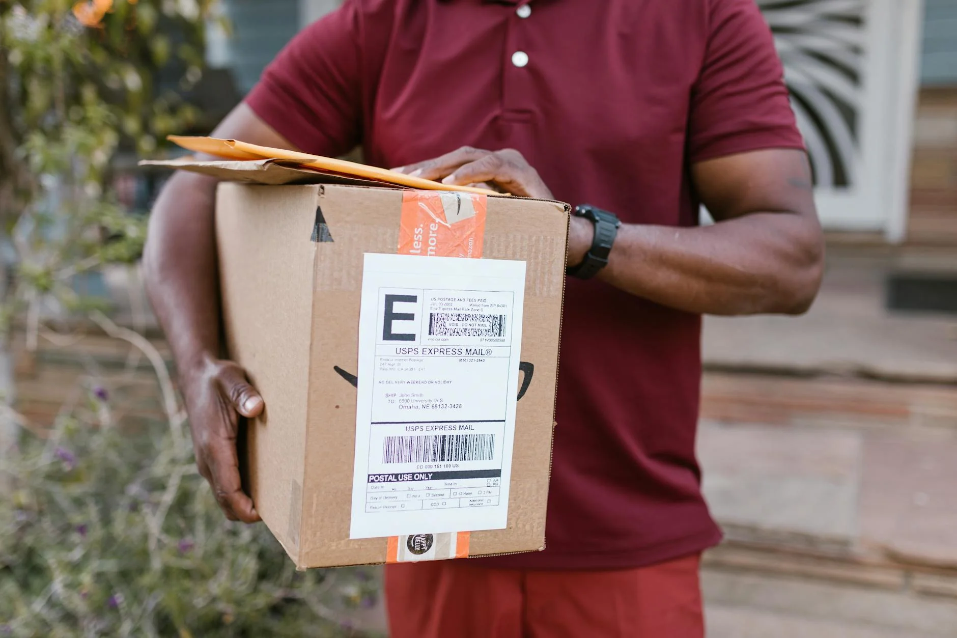 Eight Amazon listing optimization tips covering title, bullets, images, backend keywords, and A+ content.