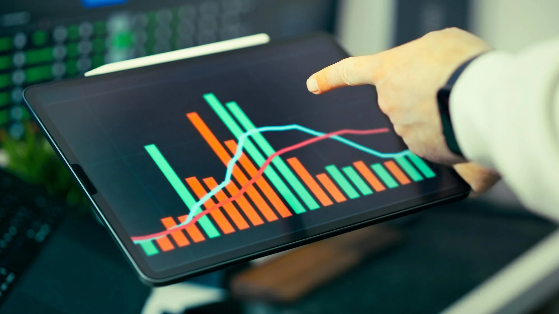 Amazon keyword research tool comparison chart showing features and pricing.