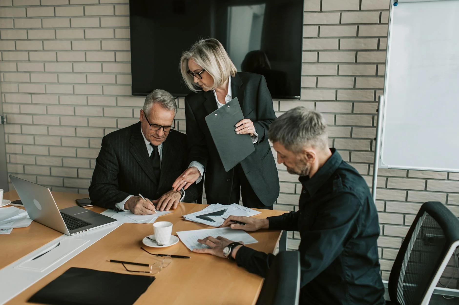 Who to hire for Amazon shop setup in 2026: four expert types and how to choose.